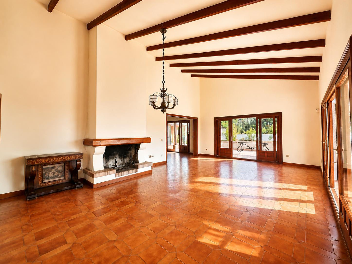 Villa Exclusiva en Río Real – Los Monteros, Marbella | STAND INMOBILIARIO