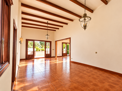Villa Exclusiva en Río Real – Los Monteros, Marbella | STAND INMOBILIARIO