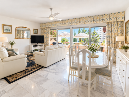 Exclusiva vivienda de 220 m² junto a la playa con amplias terrazas y potencial de inversión