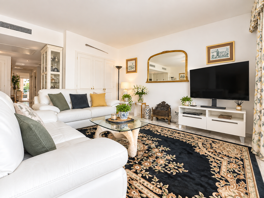 Exclusiva vivienda de 220 m² junto a la playa con amplias terrazas y potencial de inversión