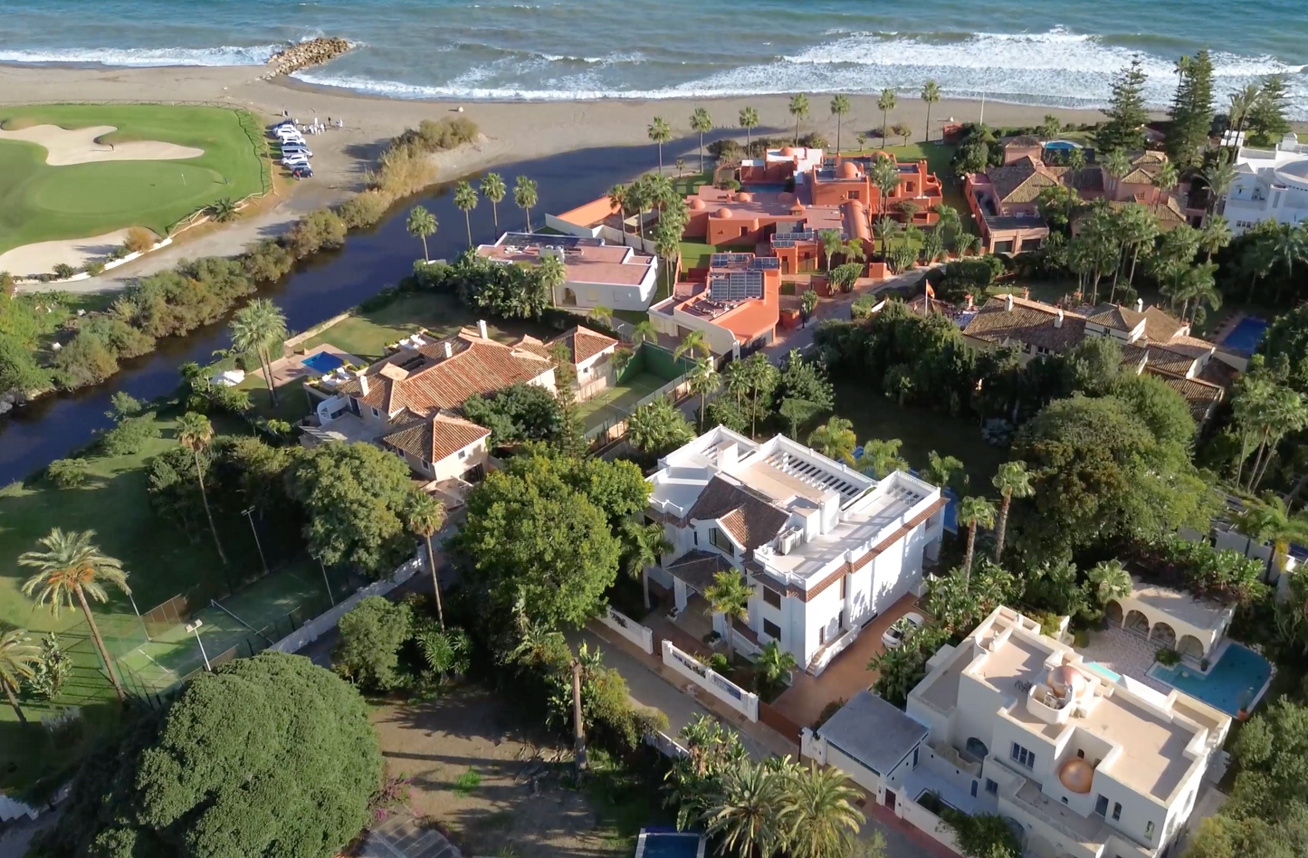 Villa en urbanización Casasola junto a Guadalmina Baja