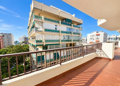 Exclusiva vivienda frontal al mar con espectacular terraza en esquina en pleno centro
