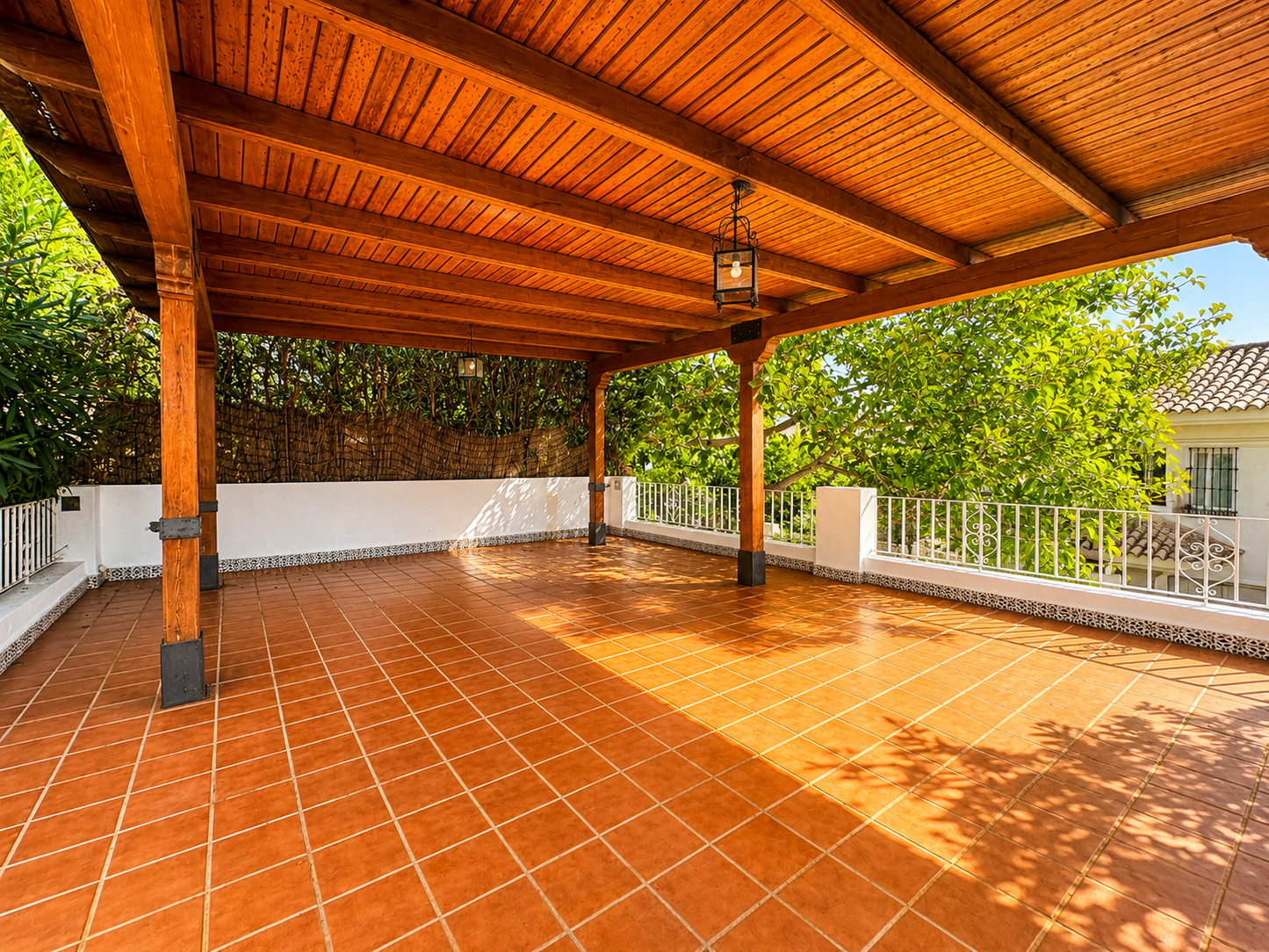 Villa Exclusiva en Río Real – Los Monteros, Marbella | STAND INMOBILIARIO