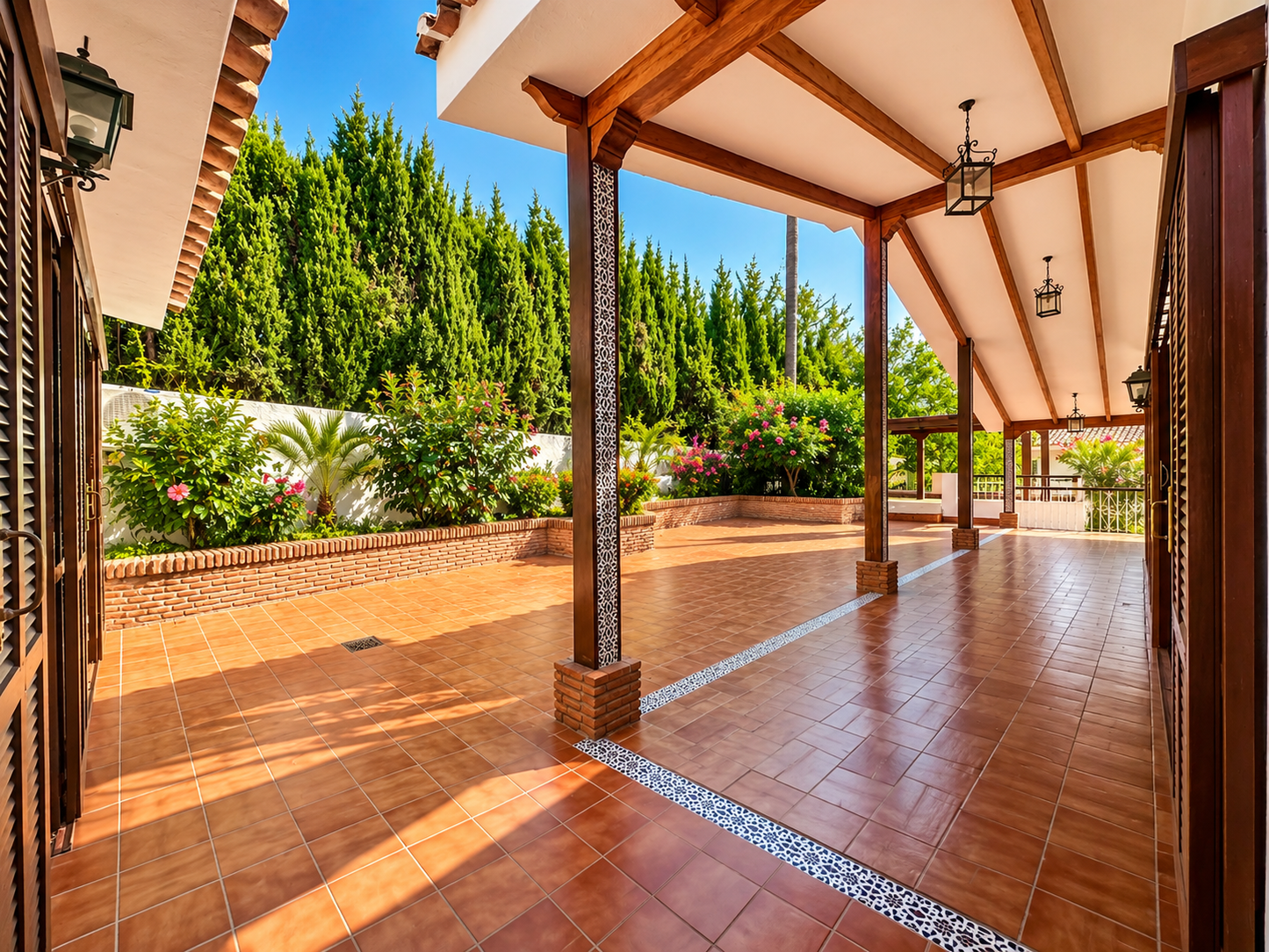 Villa Exclusiva en Río Real – Los Monteros, Marbella | STAND INMOBILIARIO