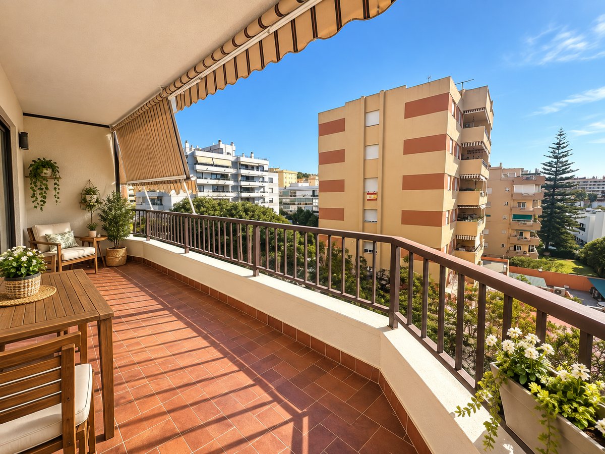 Exclusiva vivienda frontal al mar con espectacular terraza en esquina en pleno centro