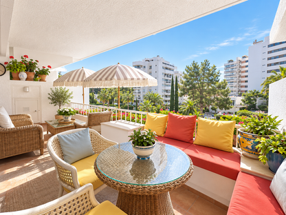 Exclusiva vivienda de 220 m² junto a la playa con amplias terrazas y potencial de inversión