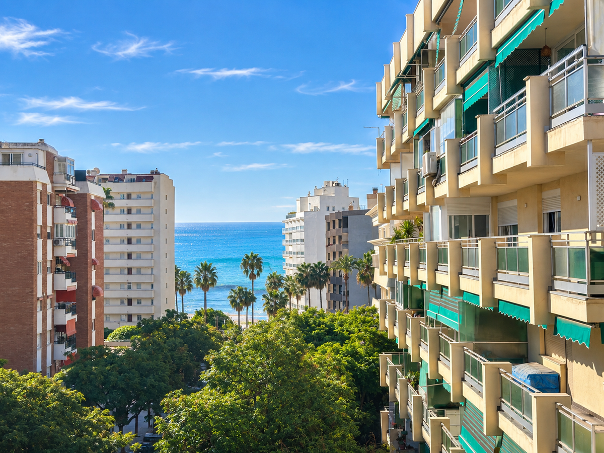 Exclusiva vivienda frontal al mar con espectacular terraza en esquina en pleno centro