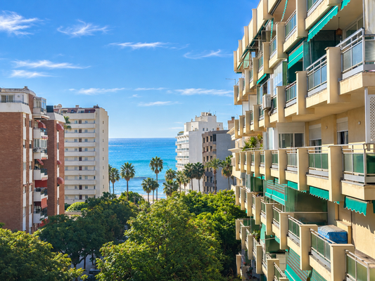Exclusiva vivienda frontal al mar con espectacular terraza en esquina en pleno centro