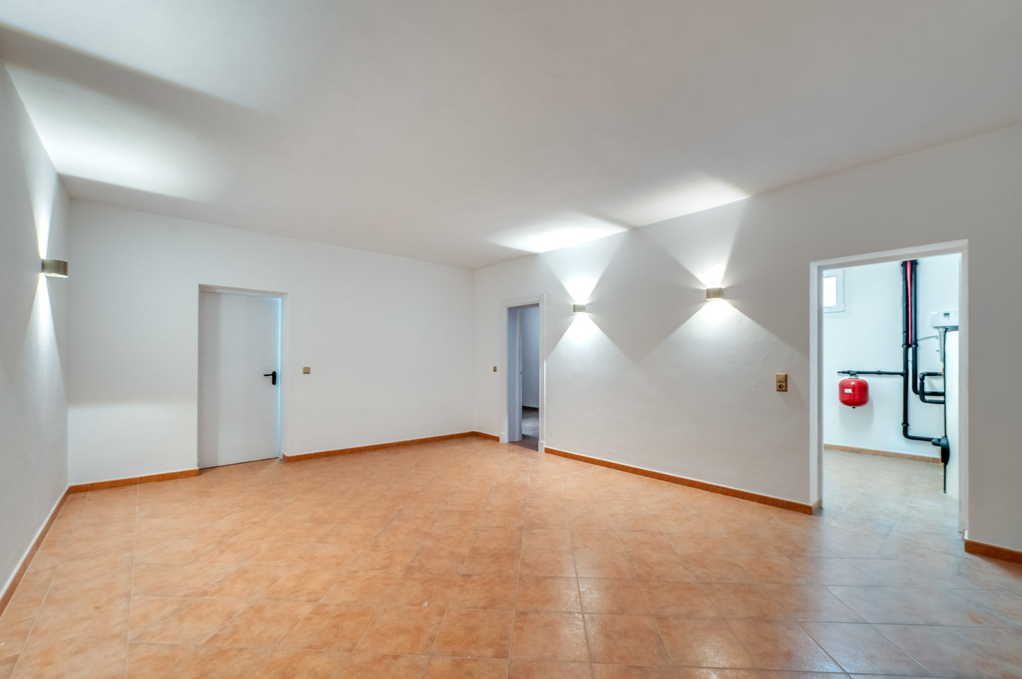 Villa de Lujo con Vistas al Mar en Marbella – Piscina Privada, Jacuzzi y Diseño Moderno