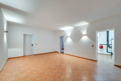 Villa de Lujo con Vistas al Mar en Marbella – Piscina Privada, Jacuzzi y Diseño Moderno