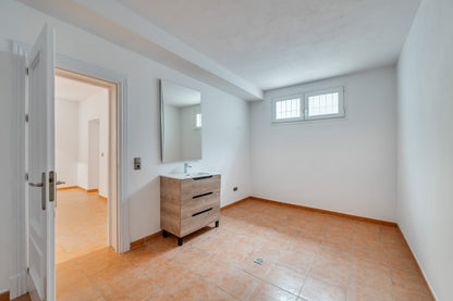 Villa de Lujo con Vistas al Mar en Marbella – Piscina Privada, Jacuzzi y Diseño Moderno