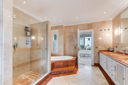 Villa de Lujo con Vistas al Mar en Marbella – Piscina Privada, Jacuzzi y Diseño Moderno