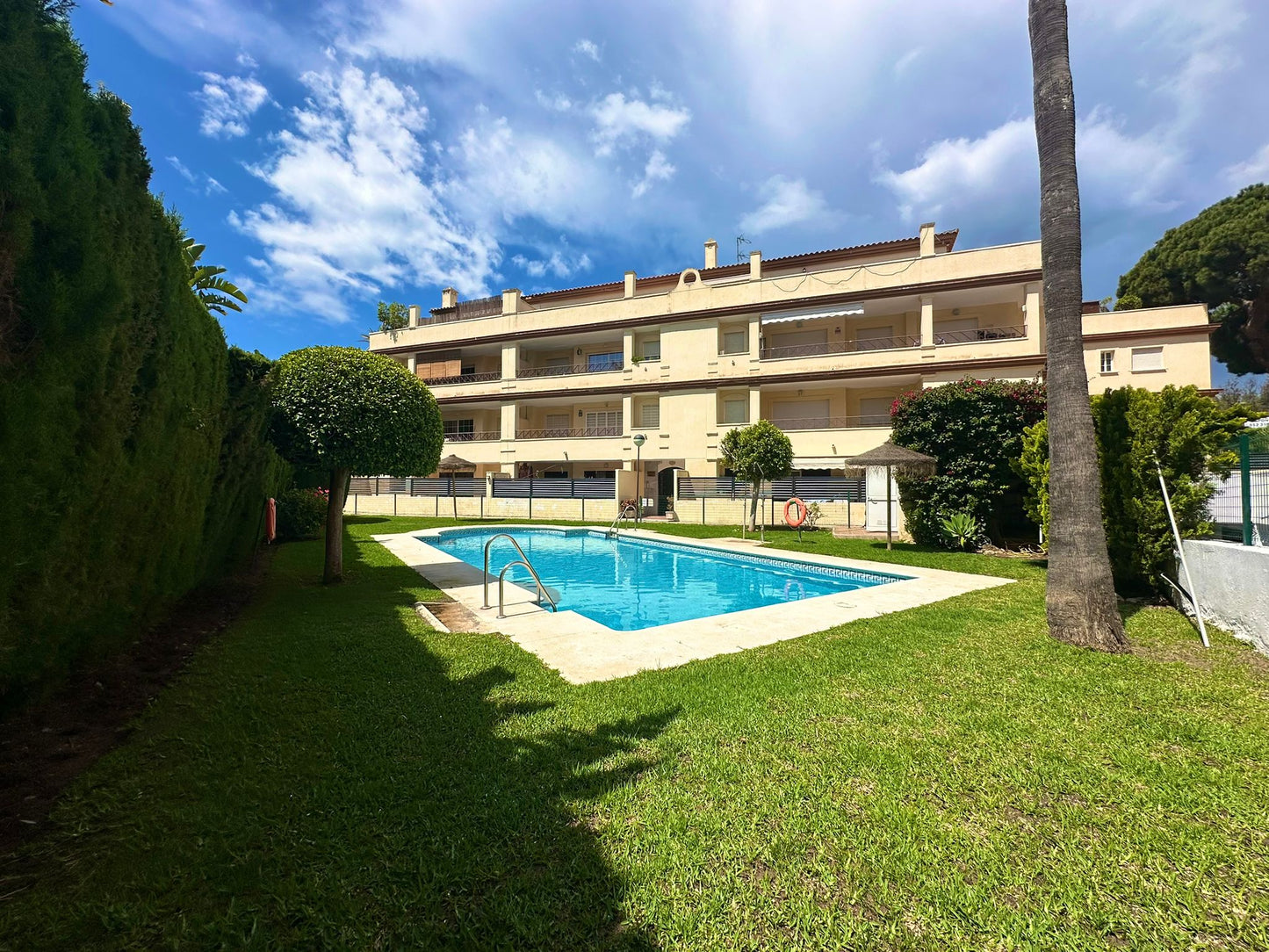 En Venta – Dúplex Amueblado en Elviria, Marbella (a 350 m de la playa)