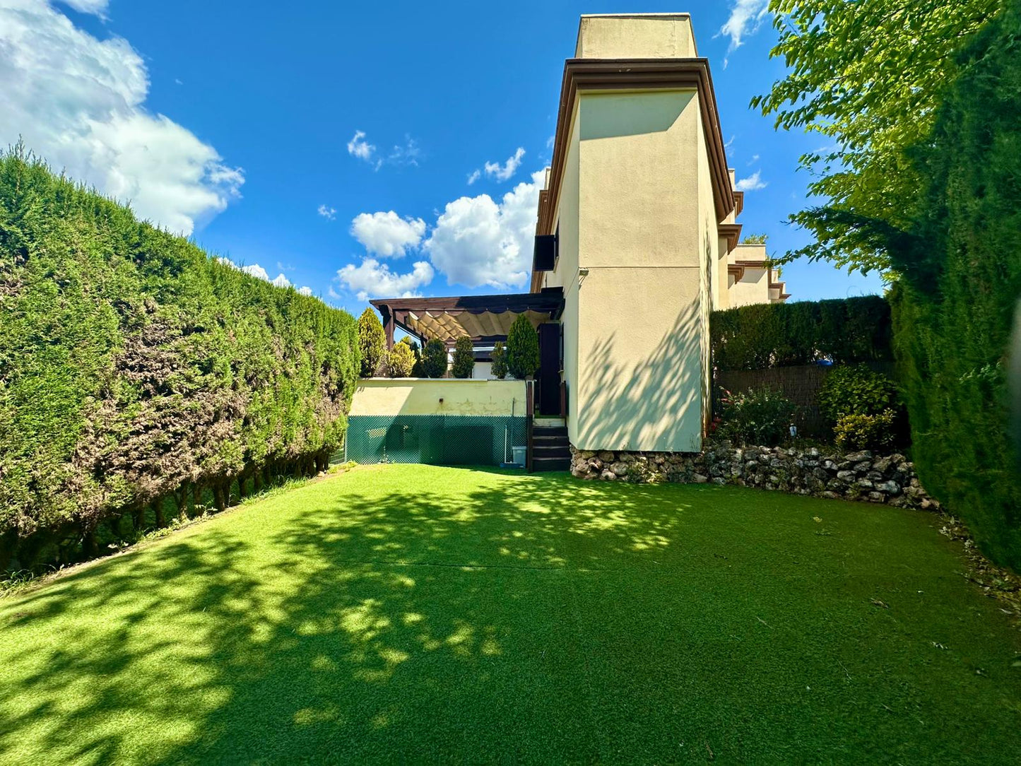 En Venta – Dúplex Amueblado en Elviria, Marbella (a 350 m de la playa)