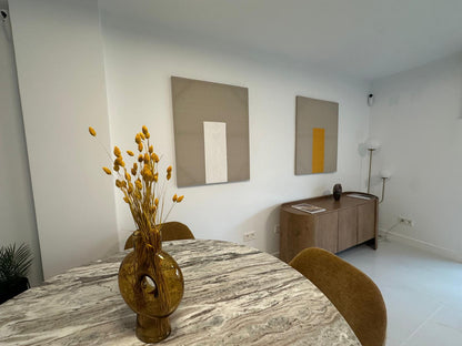 Ático Reformado de 2 Dormitorios con Vistas al Mar en Tercera Línea de Playa – Listo para Entrar a Vivir