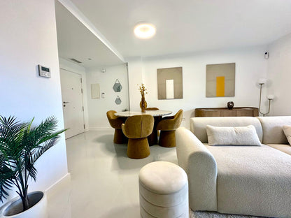 Ático Reformado de 2 Dormitorios con Vistas al Mar en Tercera Línea de Playa – Listo para Entrar a Vivir