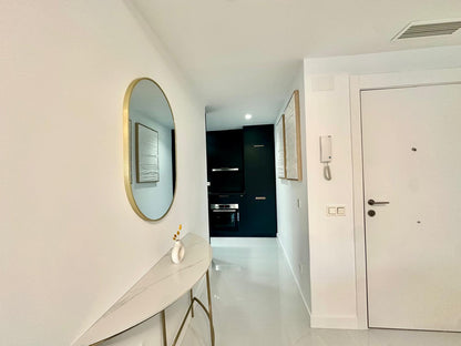 Ático Reformado de 2 Dormitorios con Vistas al Mar en Tercera Línea de Playa – Listo para Entrar a Vivir