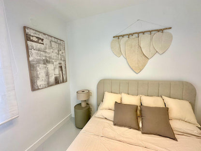 Ático Reformado de 2 Dormitorios con Vistas al Mar en Tercera Línea de Playa – Listo para Entrar a Vivir