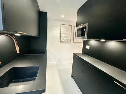 Ático Reformado de 2 Dormitorios con Vistas al Mar en Tercera Línea de Playa – Listo para Entrar a Vivir