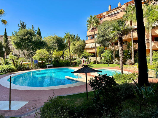 Piso en venta en Marbella, urbanización exclusiva cerca del centro