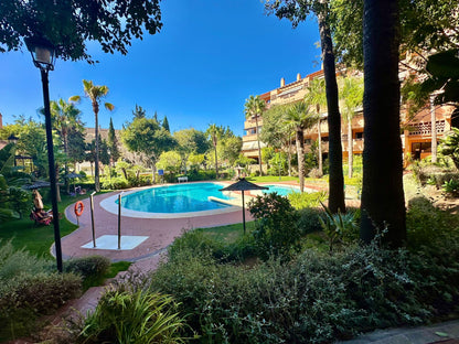 Piso en venta en Marbella, urbanización exclusiva cerca del centro