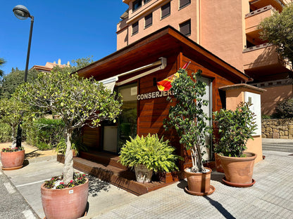 Piso en venta en Marbella, urbanización exclusiva cerca del centro