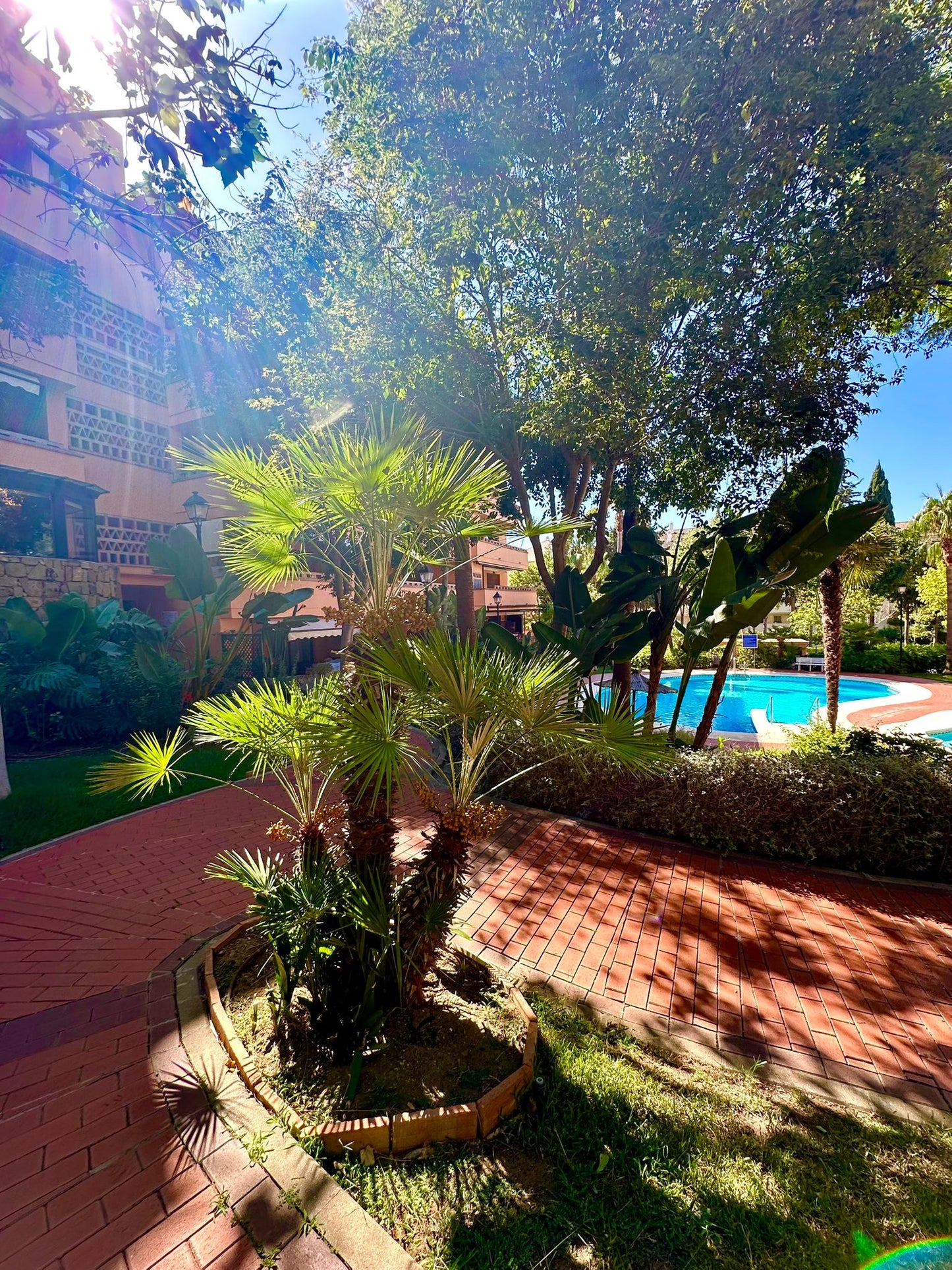 Piso en venta en Marbella, urbanización exclusiva cerca del centro