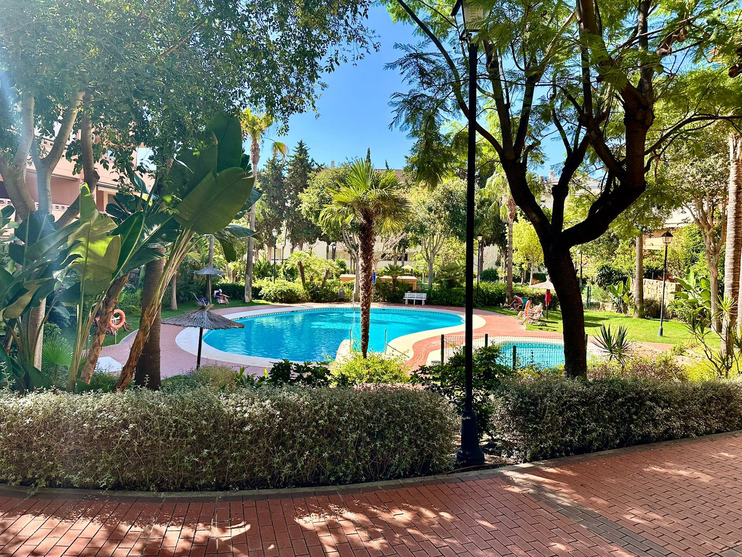 Piso en venta en Marbella, urbanización exclusiva cerca del centro