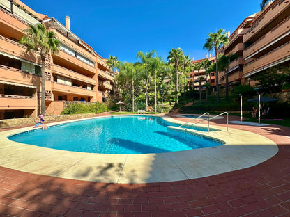Piso en venta en Marbella, urbanización exclusiva cerca del centro
