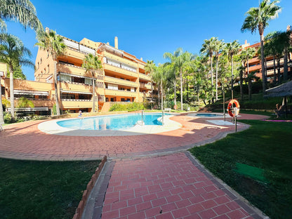 Piso en venta en Marbella, urbanización exclusiva cerca del centro