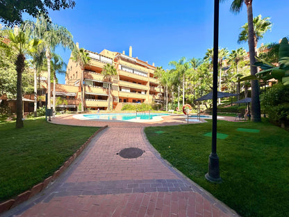 Piso en venta en Marbella, urbanización exclusiva cerca del centro