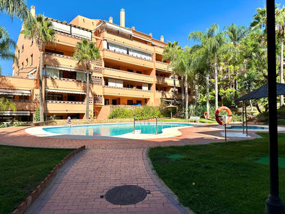 Piso en venta en Marbella, urbanización exclusiva cerca del centro