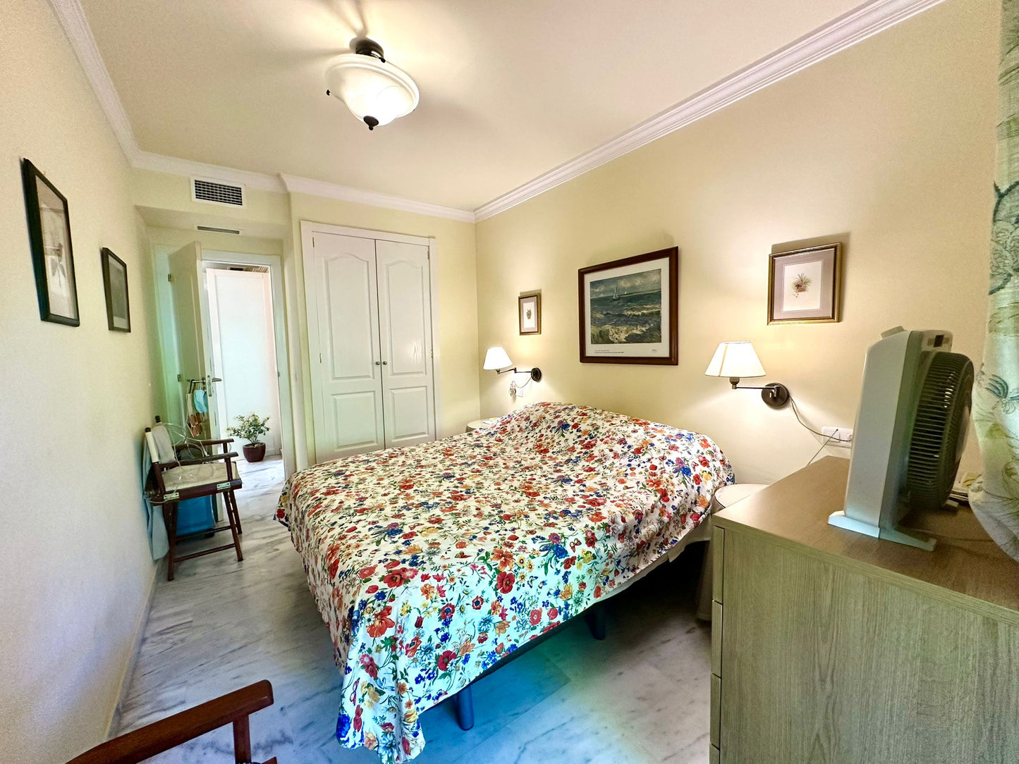 Piso en venta en Marbella, urbanización exclusiva cerca del centro