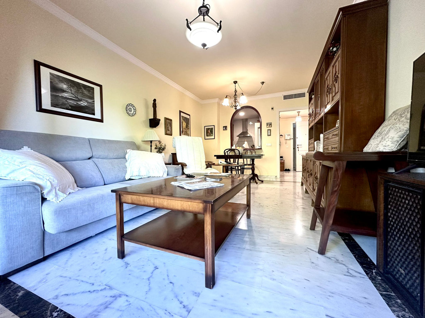 Piso en venta en Marbella, urbanización exclusiva cerca del centro