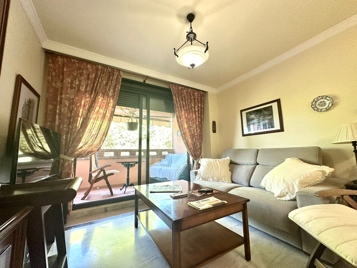 Piso en venta en Marbella, urbanización exclusiva cerca del centro