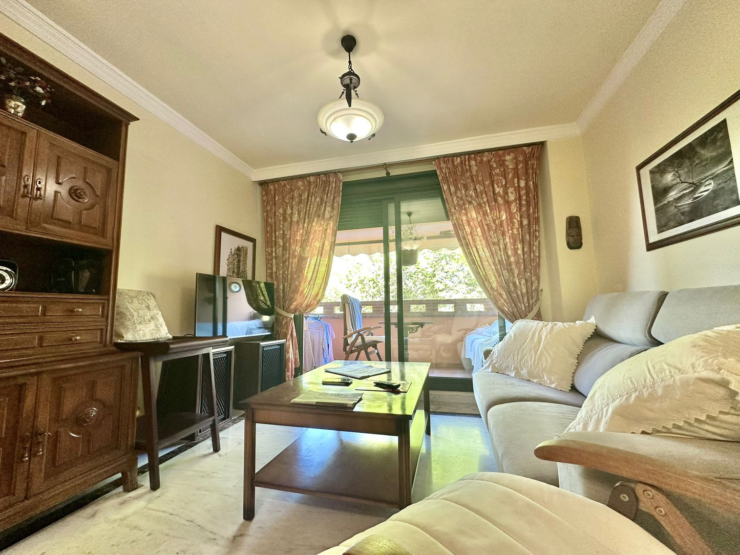 Piso en venta en Marbella, urbanización exclusiva cerca del centro