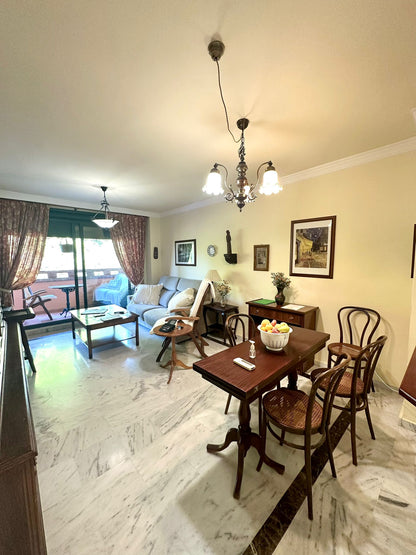 Piso en venta en Marbella, urbanización exclusiva cerca del centro