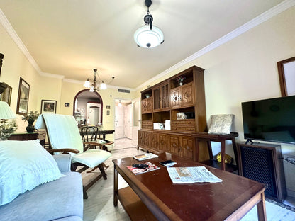 Piso en venta en Marbella, urbanización exclusiva cerca del centro