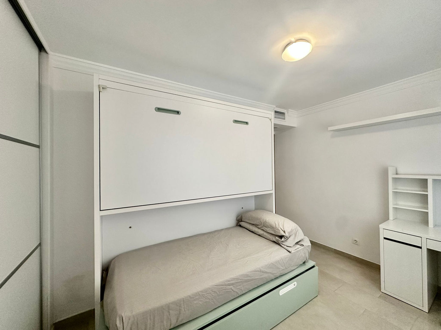 Apartamento Reformado en Marbella Centro | Terraza de 60 m² a Pocos Metros del Paseo Marítimo