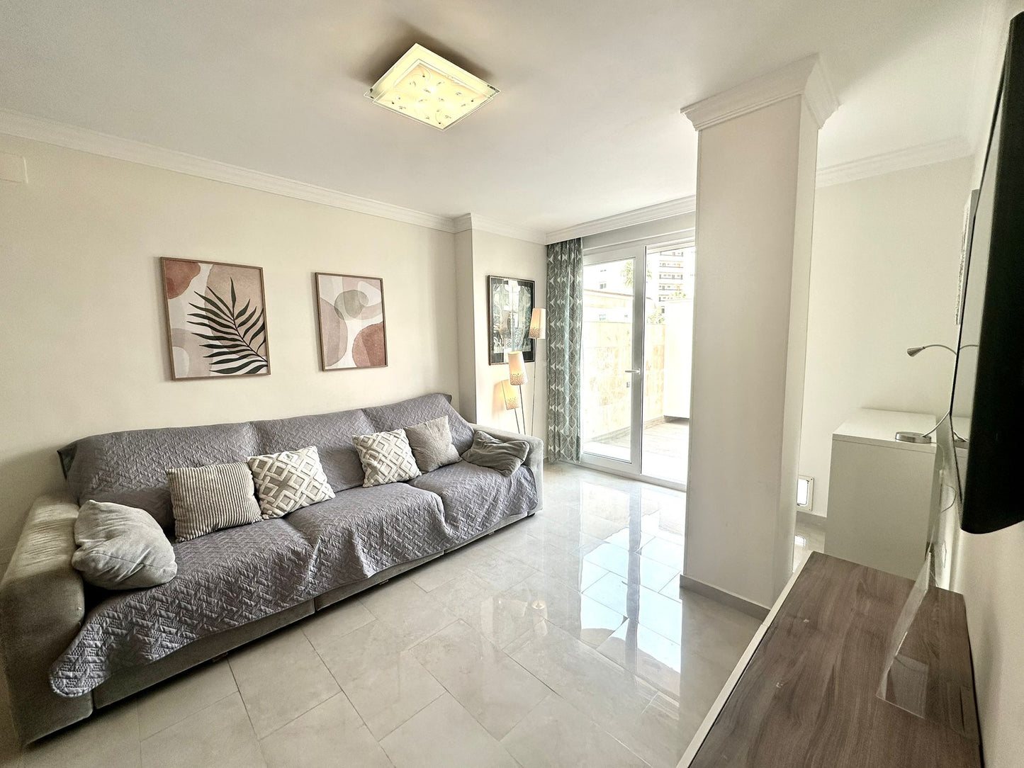 Apartamento Reformado en Marbella Centro | Terraza de 60 m² a Pocos Metros del Paseo Marítimo