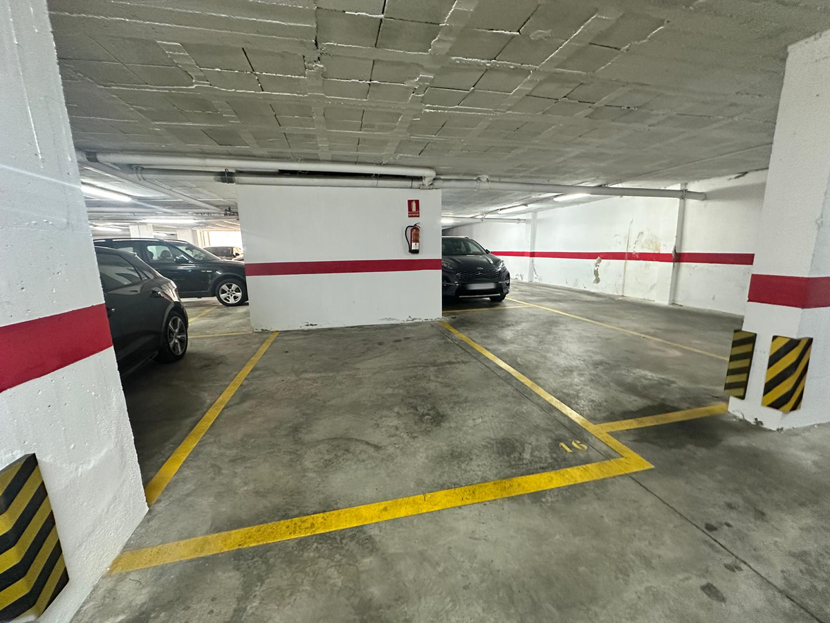 Amplia plaza de garaje en pleno centro – ¡Excelente ubicación!
