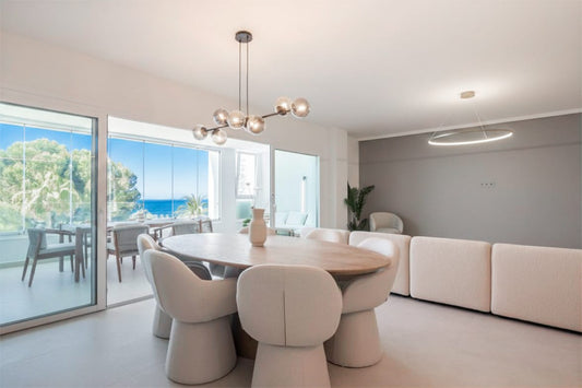 Magnífico apartamento a tan solo 3 km del centro de Marbella y a escasos metros del mar.