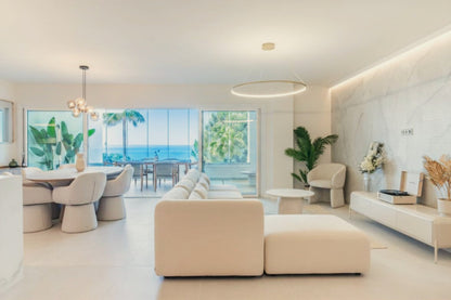 Magnífico apartamento a tan solo 3 km del centro de Marbella y a escasos metros del mar.