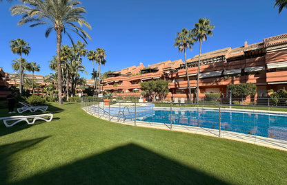 Apartamento en planta baja a pocos minutos de Puerto Banús