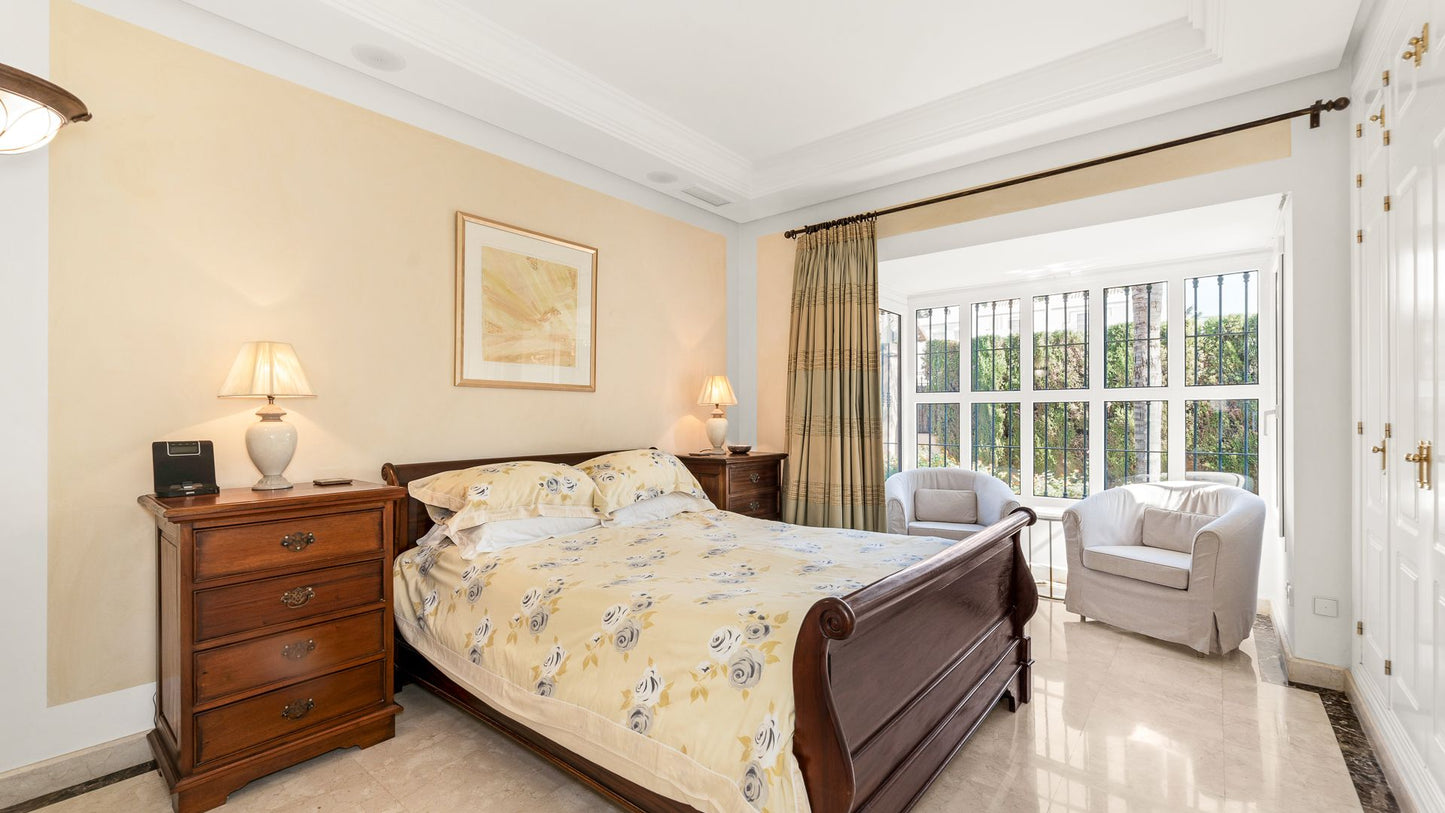 Villa de estilo andaluz en Nueva Andalucía