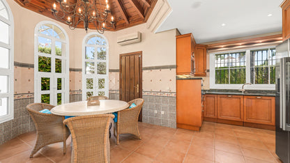 Villa de estilo andaluz en Nueva Andalucía