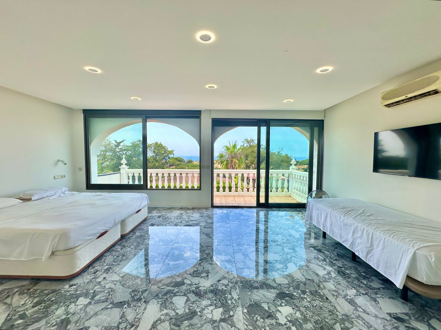 Villa en alquiler de larga temporada – Elviria, Marbella (Costa del Sol)