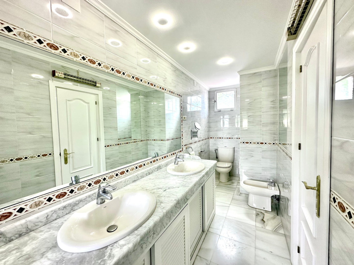 Villa en alquiler de larga temporada – Elviria, Marbella (Costa del Sol)