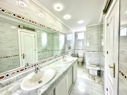 Villa en alquiler de larga temporada – Elviria, Marbella (Costa del Sol)