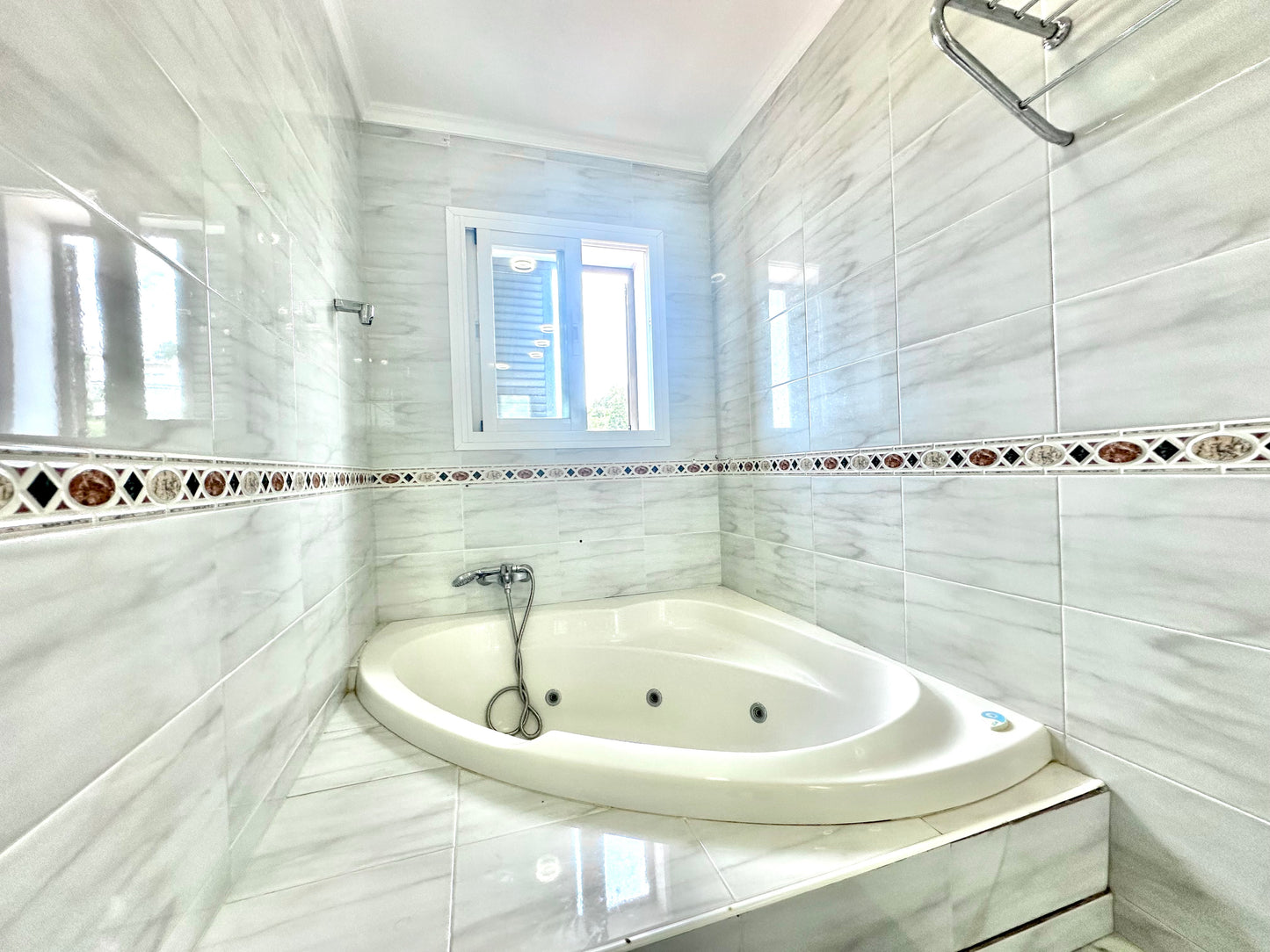 Villa en alquiler de larga temporada – Elviria, Marbella (Costa del Sol)